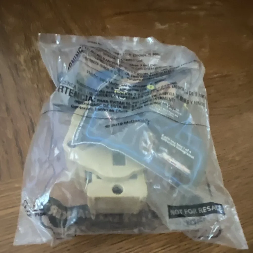 Star Wars/McDonald's Luke Skywalker Kids Meal Premium Toy in Bag (2018)